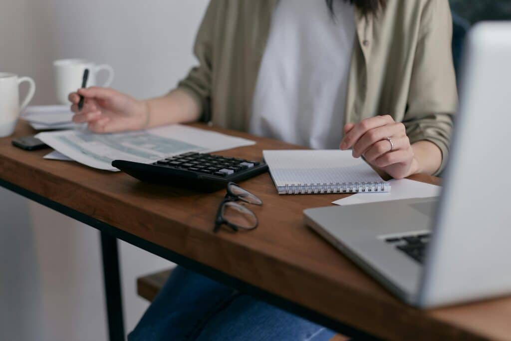 Who Does Business Taxes? Protect Your Profits with the Expert Help of Business VBooks 1 Who Does Business Taxes? Protect Your Profits with the Expert Help of Business VBooks